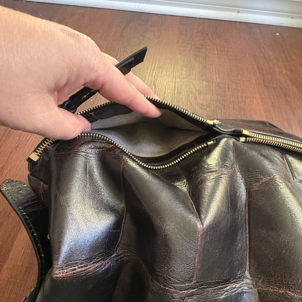 Dooney & Bourke Embossed Leather Hobo Shoulder Bag Brown Zip Pocket - Picture 6 of 10